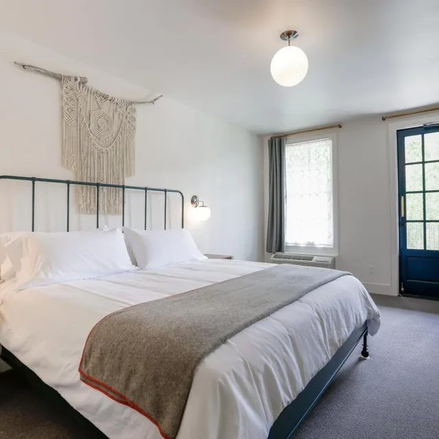 Surf, King Bed, Mountain View, Balcony، Surf Hotel & Chateau 2/6