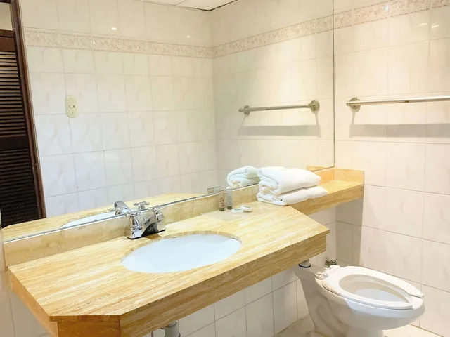 Room, Queen Bed, Hotel Faranda Express Puerta Del Sol Barranquilla, A Member of Radisson Individuals 9/10
