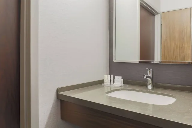 غرفة بسريرين كوين لذوي الإعاقة، Courtyard by Marriott Boulder Broomfield 2/3