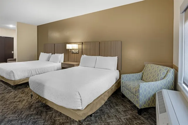 غرفة قياسية بسرير كينج وسرير كوين بشرفة مع أريكة لذوي الإعاقة، Best Western Plus Zion Canyon Inn & Suites 7/10