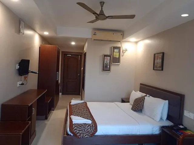 Super, Deluxe, King Bed, Hotel Shree Hari Grand 1/5