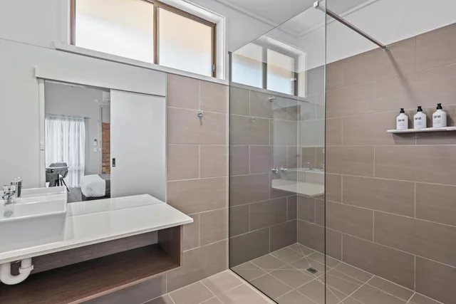 غرفة ثلاثية بسرير كوين وسرير فردي، Comfort Inn Clubarham 4/4