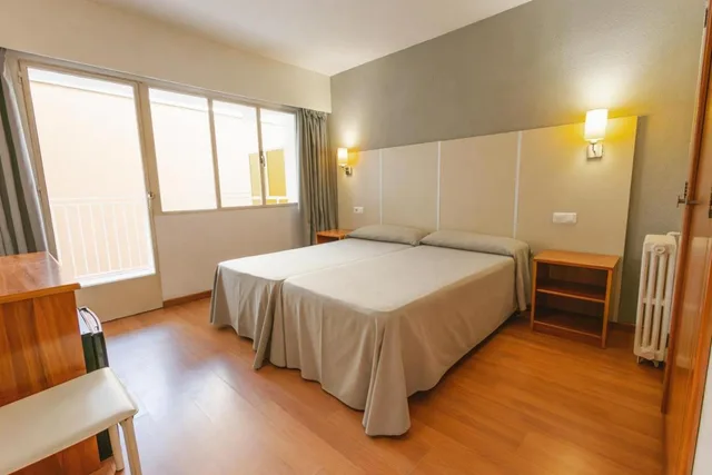 Essential, Single, Double Bed، Port Vista Oro 3/9