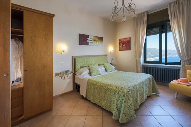 Standard, Queen Bed, Sea View, Hotel La Pensione Svizzera 6/10