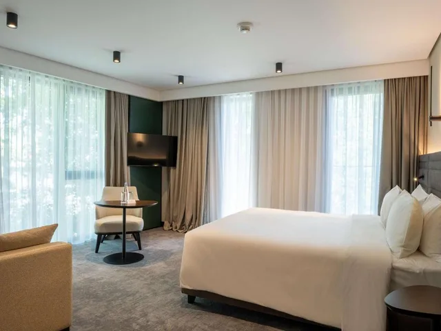 غرفة عائلية بسرير كينج وسرير مزدوج، Novotel Tbilisi Center 2/4