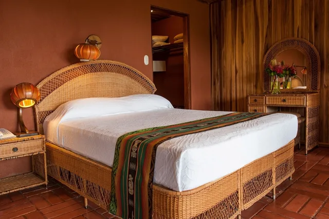 غرفة جونيور بسريرين مزدوجين مع أريكة، Arenal Lodge 2/6