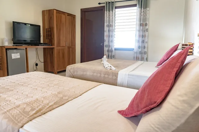 Bungalow, 1 Queen and 1 Single Bed, Quo Vadis Dive Resort 5/8