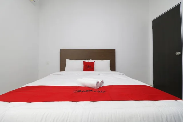 غرفة ديلوكس، RedDoorz Plus near Kepri Mall 5/10