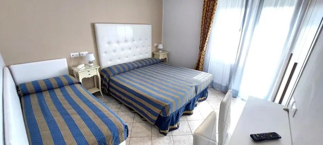 Room, Double or Twin Bed, Lateral Side Sea View, Hotel Vina Del Mar Pineta 7/9
