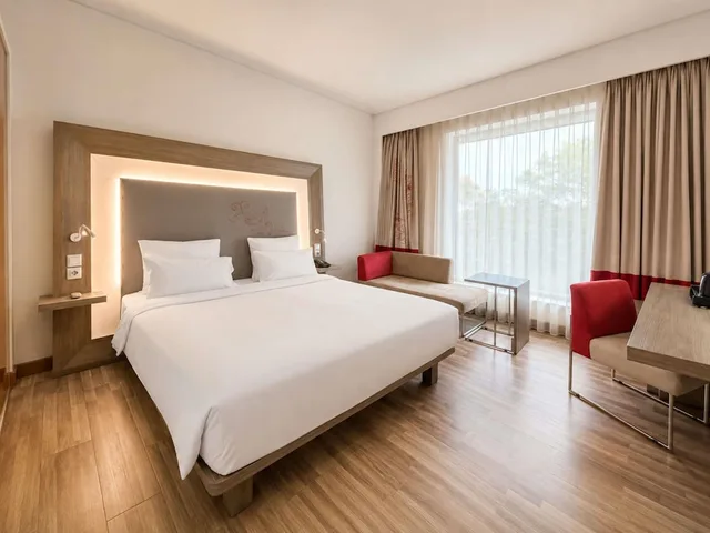 غرفة سوبيريور بسرير مزدوج، Novotel Banjarmasin Airport 3/8