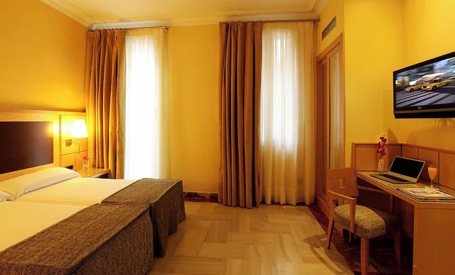 غرفة قياسية بسريرين منفصلين، Hotel Nouvel 1/4