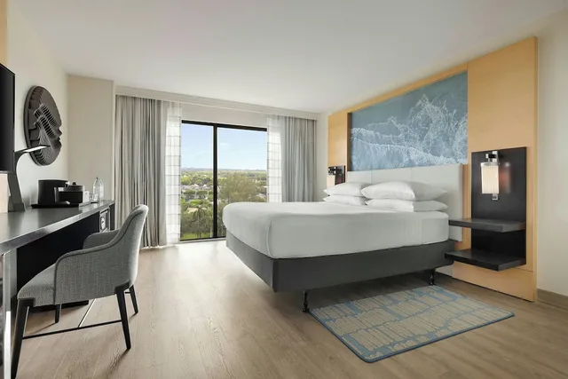 Club, King Bed, Skyline View, Sofa, Top Floor، Boca Raton Marriott At Bocacenterhotel 5/10