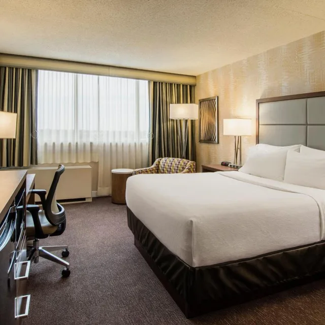 1 Bedroom, Suite, King Bed, City View, Holiday Inn Winnipeg South 1/3