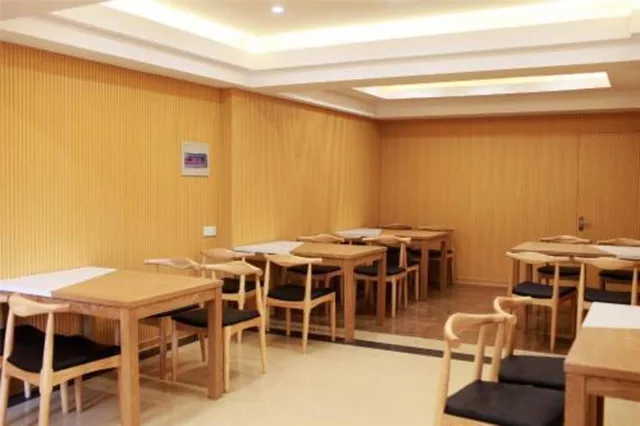 غرفة ثلاثية بثلاثة أسرّة، GreenTree Inn Henan Zhengzhou Wanda Hanghai Middle Road Business Hotel 2/2