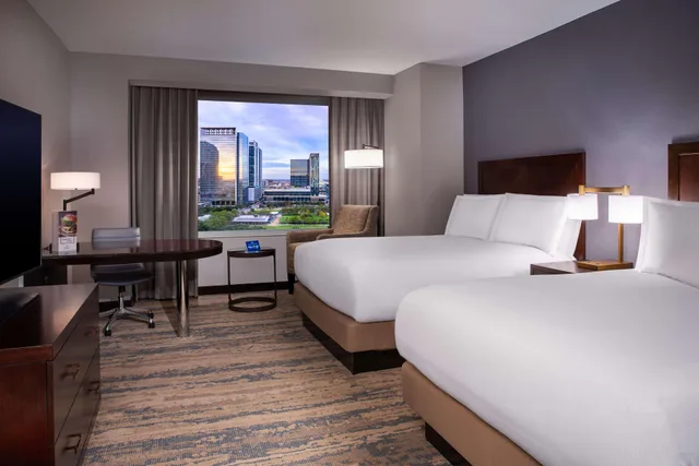 غرفة بسرير كوين بإطلالة على المتنزه، Hilton Americas Houston 1/8