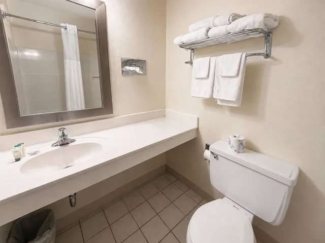 2 Queen Beds Non-Smoking, Fairbridge Inn And Suites 7/8