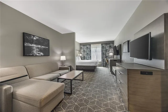 جناح بسرير كينج مع أريكة، Best Western Plus Lawrenceburg 1/1