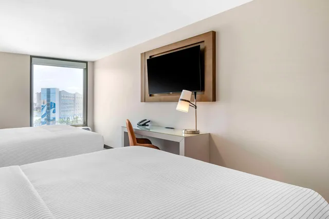 غرفة بسريرين كوين، Cambria Hotel Orlando Universal Blvd 7/9