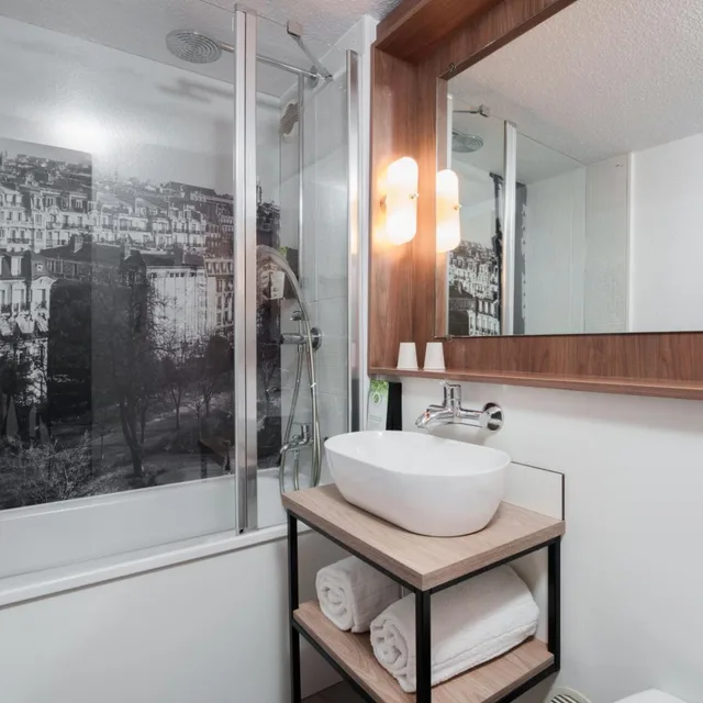 غرفة قياسية بسرير كوين مع أريكة، Hotel Restaurant Campanile Dijon Centre Gare 4/4