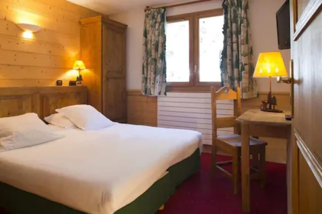 Room, Double Bed, Partial View, North Side، Hôtel Beaulieu 1/2
