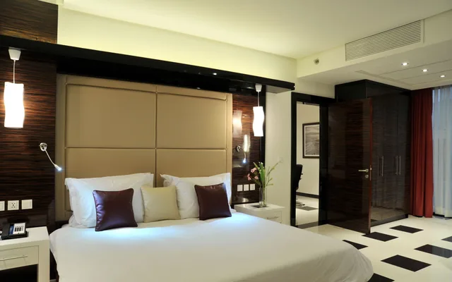 غرفة سوبيريور بسرير مزدوج أو سريرين منفصلين، RADISSON BLU HOTEL, LUSAKA 1/2