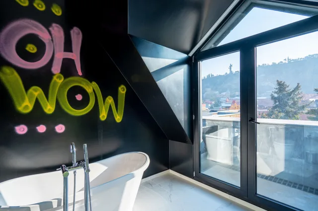جناح بسرير كينج مع أريكة، Platforma Design Hotel 8/9