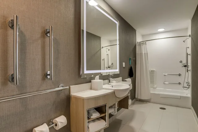 جناح بسريرين كوين لذوي الإعاقة، Springhill Suites Stillwater 2/3