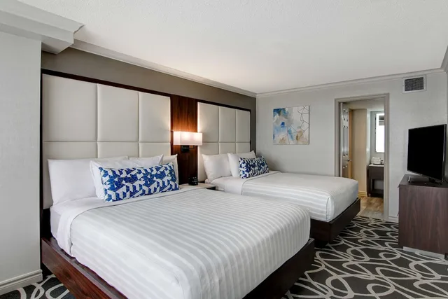 Lifestyle, Suite, 2 Queen Beds, Sofa، The Park Hotel London 2/9