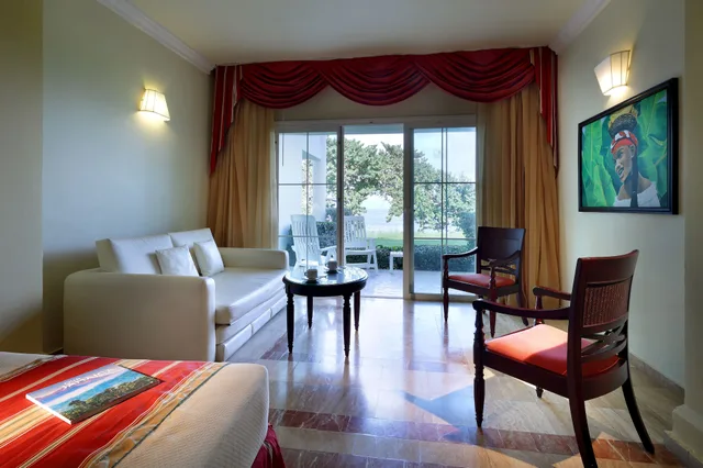 جناح بسرير كينج بإطلالة على الحديقة مع أريكة، Grand Palladium Jamaica Resort & Spa-All Inclusive 9/10