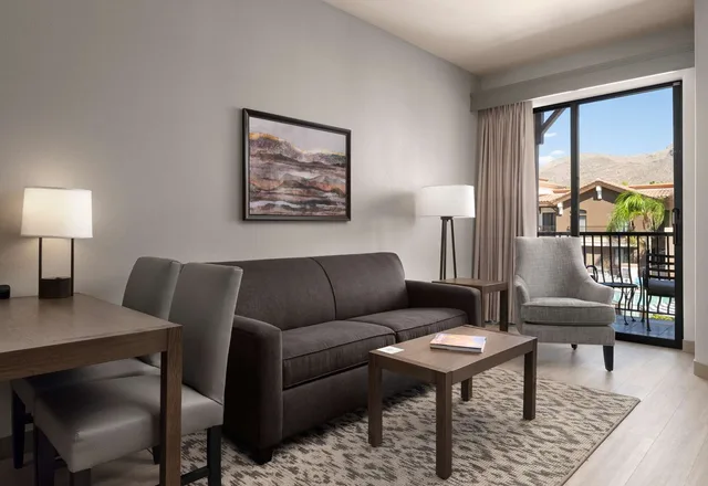 جناح بسرير كينج بإطلالة على المسبح بغرفتين، Embassy Suites Tucson Paloma Village 3/3