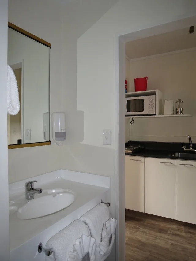 Family, 1 Queen and 3 Single Beds, Hydromassage، Asure Chelmswood Motel Taupo 5/9