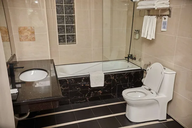 غرفة تنفيذية بسرير كينج، Best Western Plus Paramount Hotel 2/2