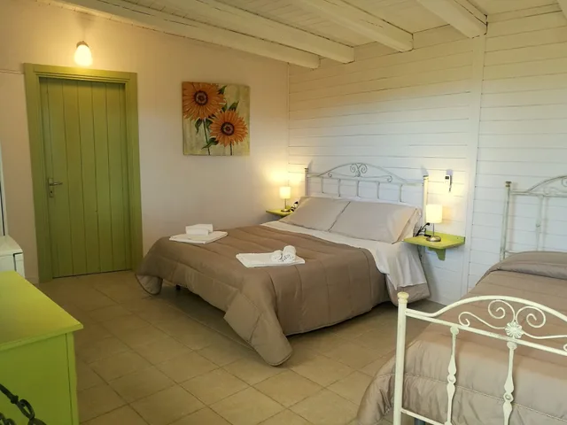 غرفة قياسية ثلاثية بسرير مزدوج وسرير فردي، Villa Felicia 2/7