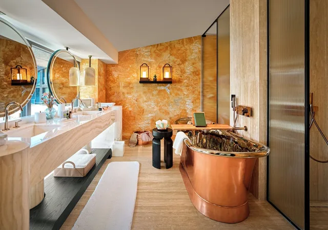 جناح بسرير مزدوج وسريرين منفصلين، Aliee Istanbul - A Paris Society Collection Hotel 5/5