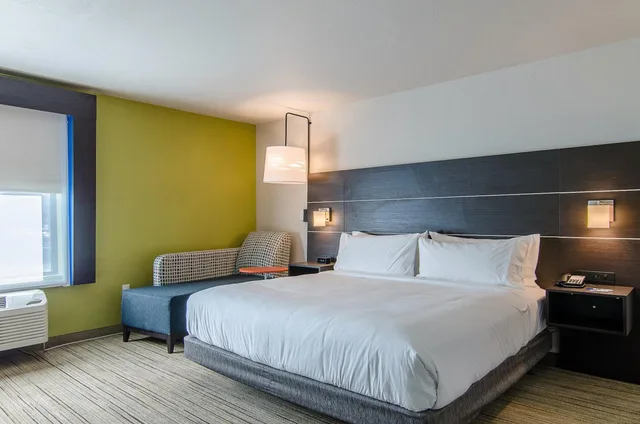 Xtra Space, Standard, King Bed، Holiday Inn Express And Suites Atchison 1/8