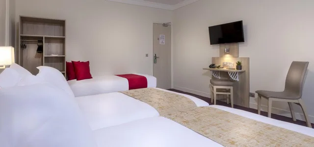 Room, Triple, 1 Double and 1 Single or 3 Single Beds، Hotel Opera Lafayette 4/8