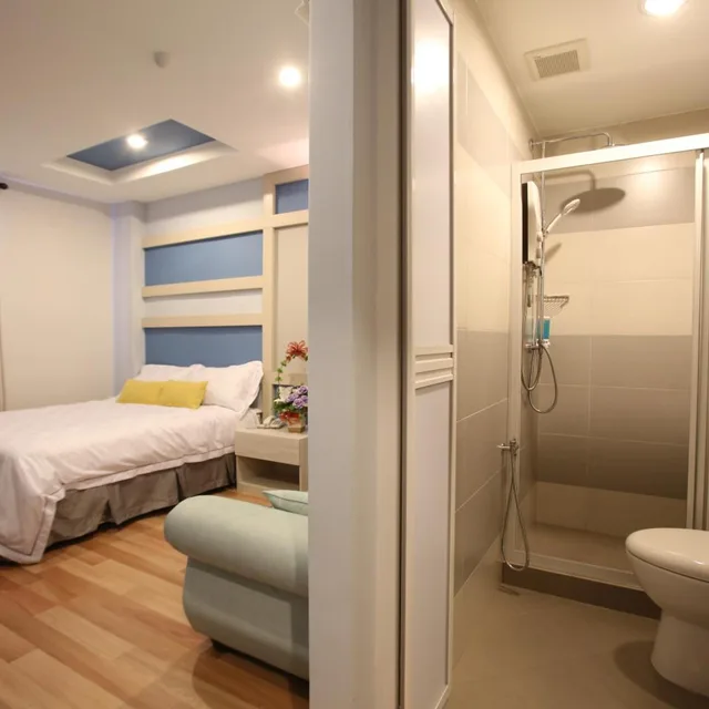 جناح، Sunshine Inn Plus 7/9