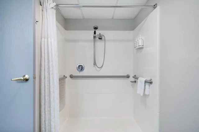 غرفة بسرير كينج، Baymont By Wyndham Marinette 5/6
