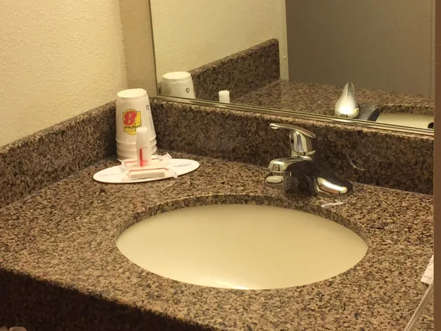 غرفة بسرير كينج للمدخنين لذوي الإعاقة، Super 8 By Wyndham Allentown 1/1