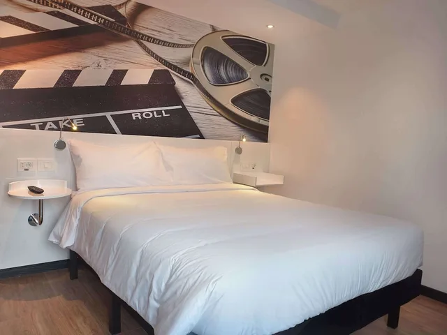 Standard Double Bed, Ibis Styles Montevideo Biarritz 8/10