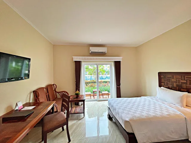 غرفة بسرير كينج بإطلالة على المسبح، Sokha Palace Siem Reap Hotel 2/9