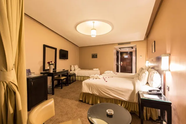 غرفة ثلاثية، Hotel Almas 9/10