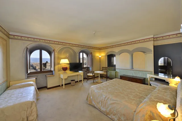 Junior Suite, 1 Single and 2 Queen Beds، Hotel Fonte Cesia 1/3