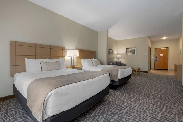جناح بسريرين كوين مع أريكة، Best Western Plus Rumford Falls 1/6
