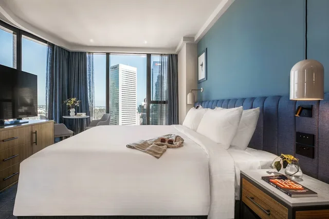 غرفة بريميوم بسرير كينج بإطلالة على المدينة في طابق مرتفع، voco Melbourne Central, an IHG Hotel 2/10