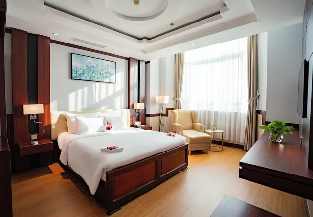 جناح تنفيذي بسرير كينج بإطلالة على النهر، Van Phat Riverside Hotel 7/10