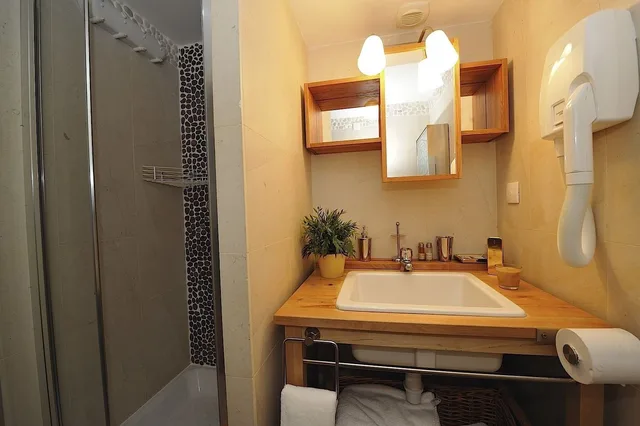 شقة بسرير كوين وسرير فردي مع أريكة، Les Patios Du Marais 3/4