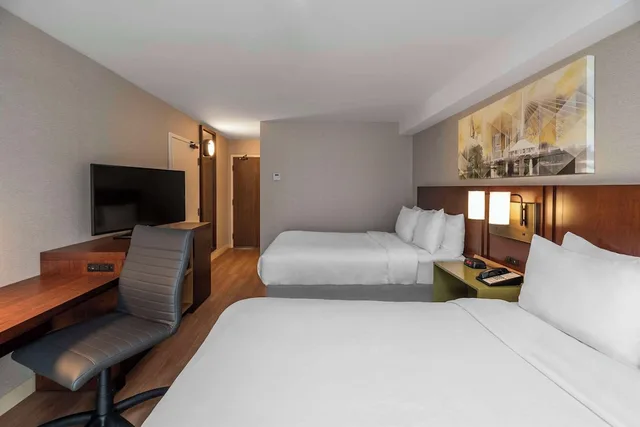 Standard, 2 Queen Beds, Ground Floor, Comfort Inn Sudbury East 8/10