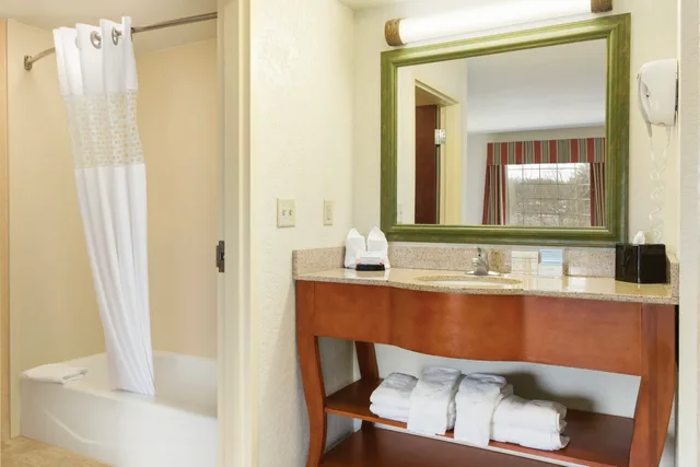 غرفة بسريرين كوين، Hampton Inn & Suites Greenfield 7/7