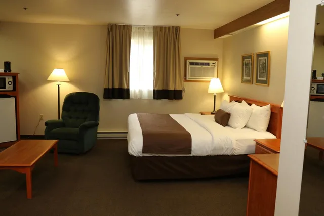 1 Queen Bed - Mob Acc RI Shwr Nsmk Micfridg، Motel6 Minot, ND 6/10